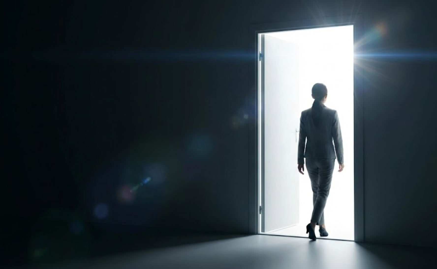 解放され前を向く姿