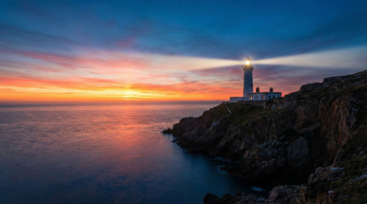 暗闇を照らす灯台の光